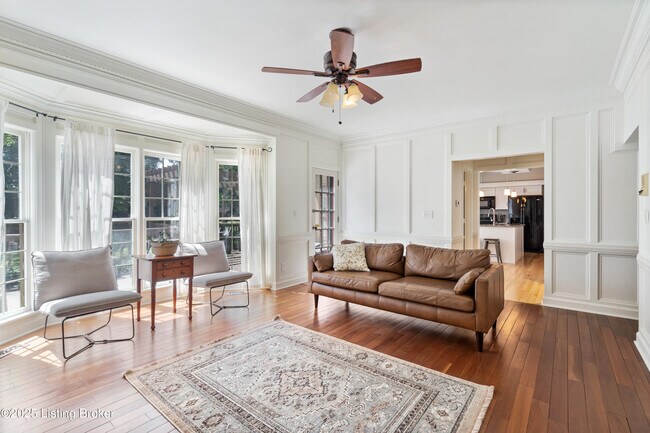 Building Photo - 305 Lake Forest Pkwy