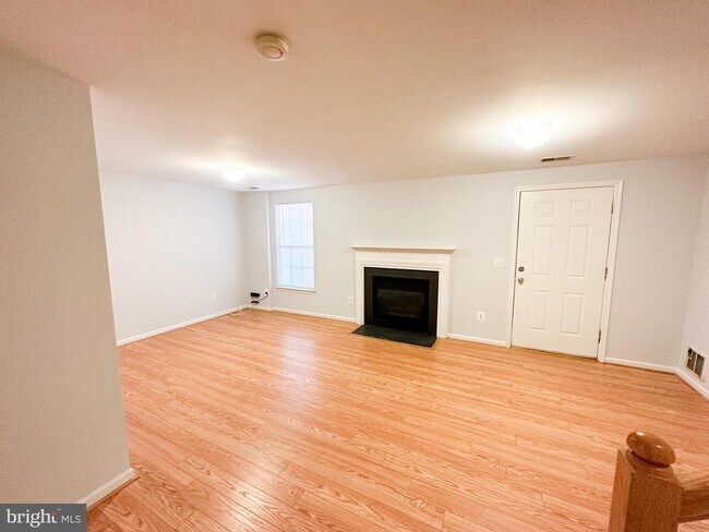Building Photo - 20910 Butterwood Falls Terrace