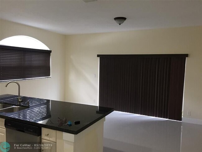 Building Photo - 3118 Coral Ridge Dr