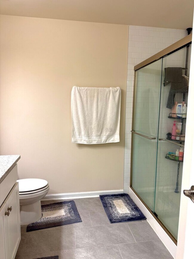 Building Photo - AVAILABLE 9/1 - Beautiful 3 bed/2.5 bath T...