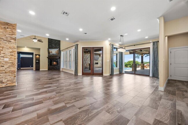 Building Photo - 2624 University Club Dr
