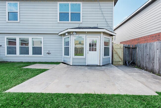 Building Photo - 8139 Sanders Glen Ln