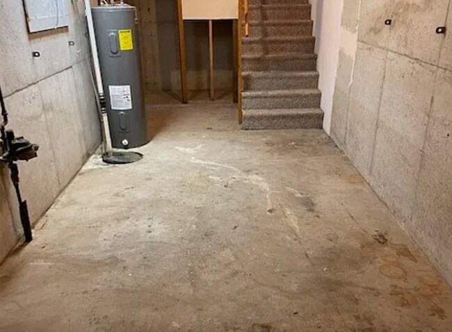 Building Photo - 4-Bedrooms! Garage! PETS WELCOME