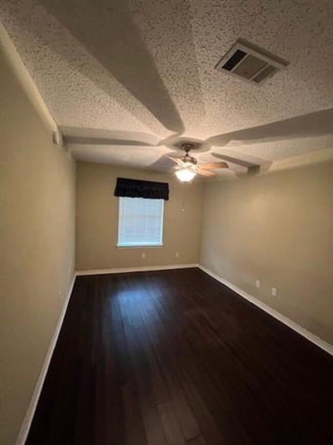 Building Photo - Move in ready in Eden Isles