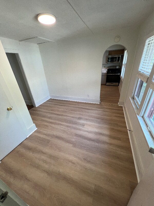 Building Photo - 420 Davis St