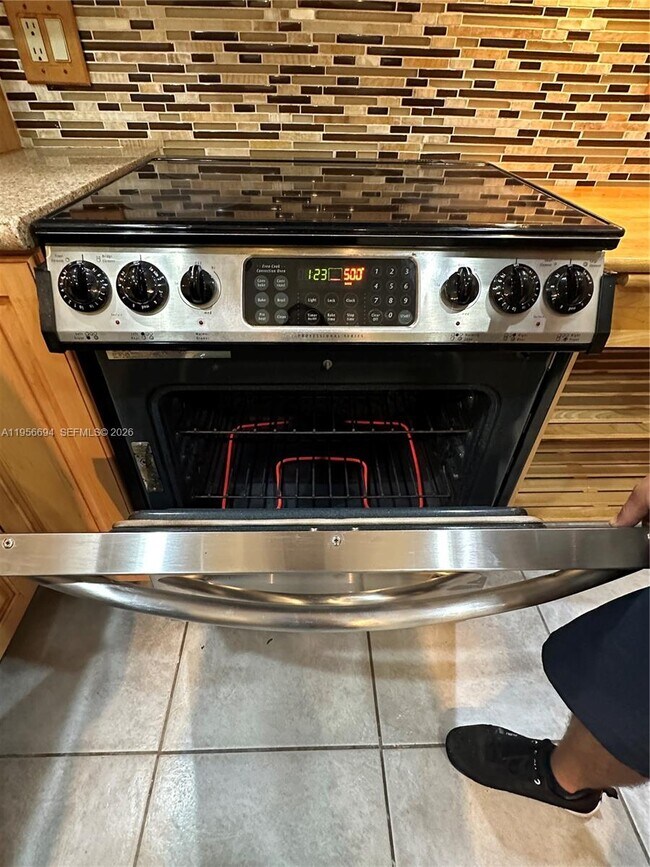 Building Photo - 2115 NE 37th Dr