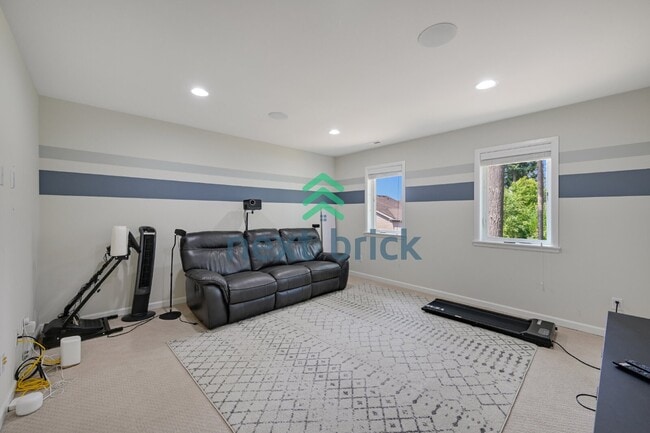 Building Photo - "Spacious 5-Bedroom Retreat with 3 Full Baths in Snohomish – 3,350 Sq Ft of Comfortable Living!"