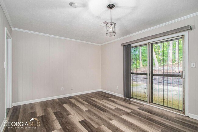 Building Photo - 2243 Oak Cir