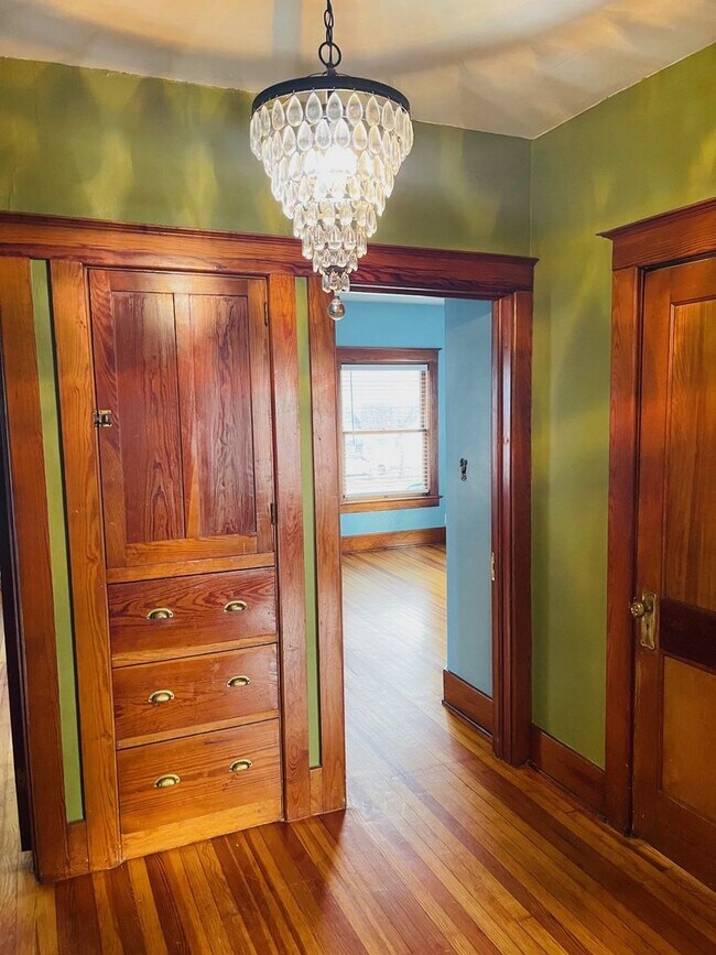 Building Photo - Historic Home in Wonderful Community!