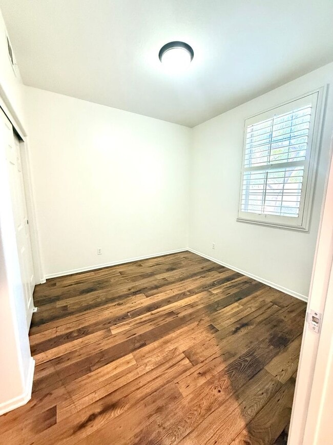 Building Photo - Spacious 3 bedroom Condo  in Portola Sprin...