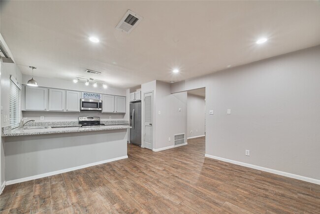 Building Photo - 2425 W Settler's Way