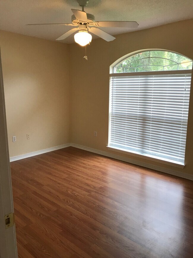 Building Photo - Great Bluewater Bay Location!