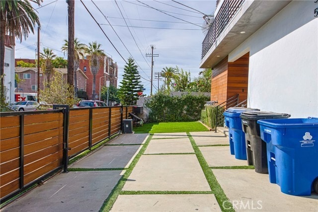 Building Photo - 5351 Lexington Ave