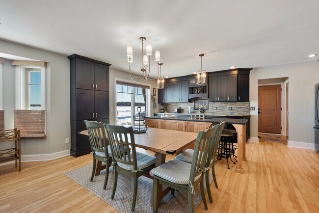 Building Photo - 21253 Lake George Blvd