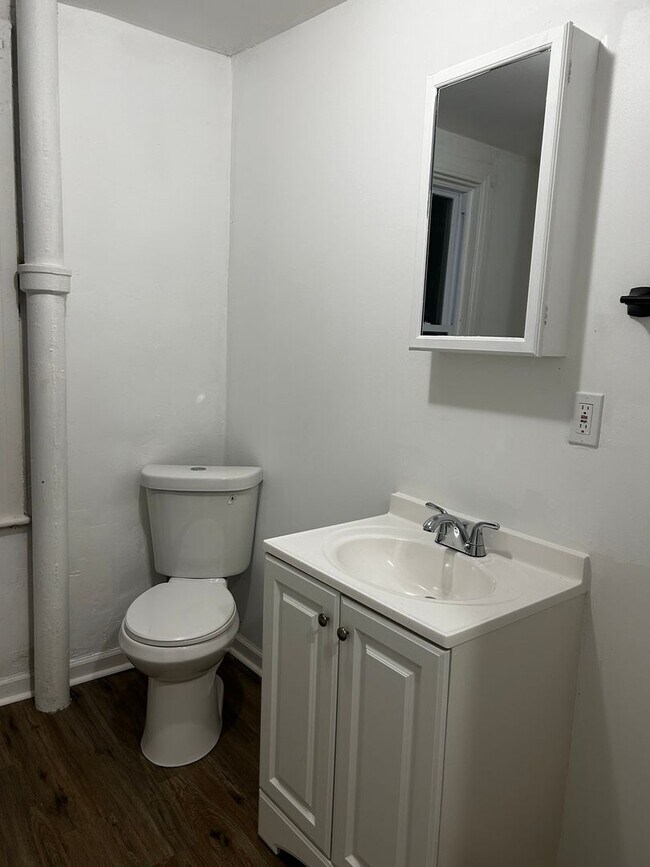 Building Photo - Newly Renovated 4 Bedroom Home in York City School District!
