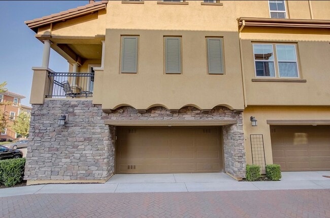 Building Photo - 581 Selby Lane