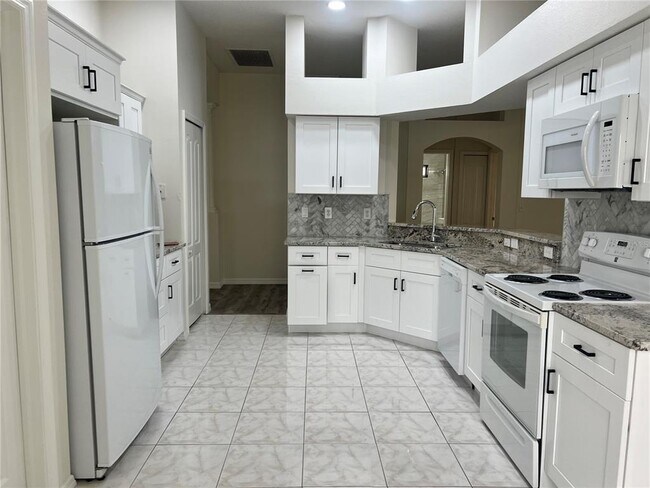 Building Photo - 526 Cypress View Dr