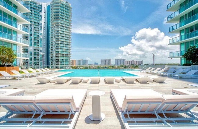 Building Photo - 300 Sunny Isles Blvd