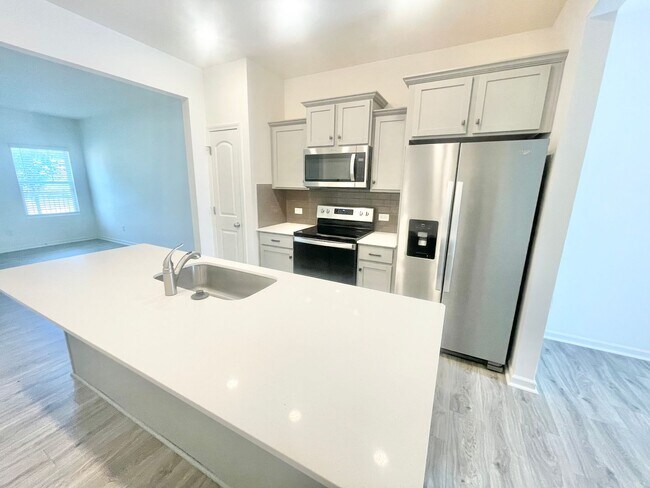 Building Photo - Charming Townhome Community in Mooresville...