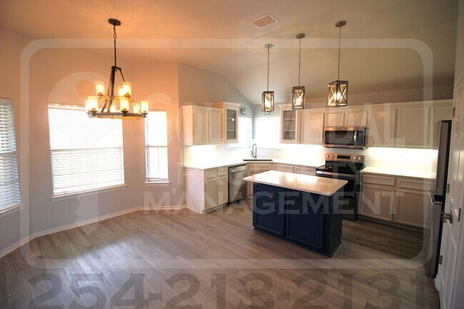 Building Photo - Beautiful 3-bed, 2-bath home now available...