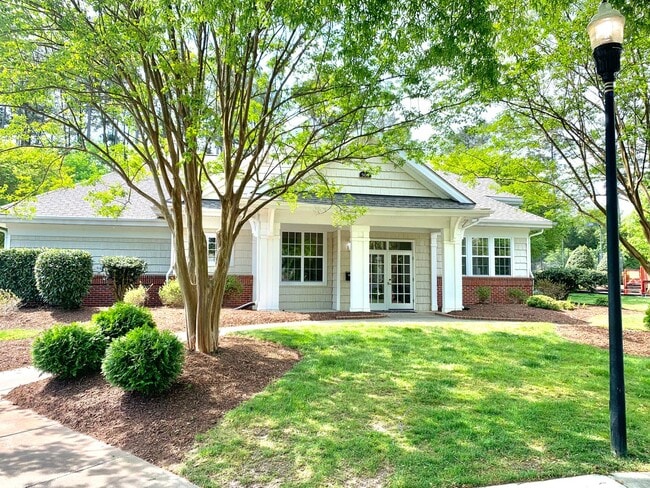 Building Photo - 2 Bedroom, 2 Bathroom Condo in Chapel Hill
