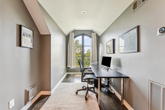 Building Photo - 7 Marilane St