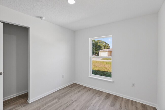 Building Photo - 1115 Ave F