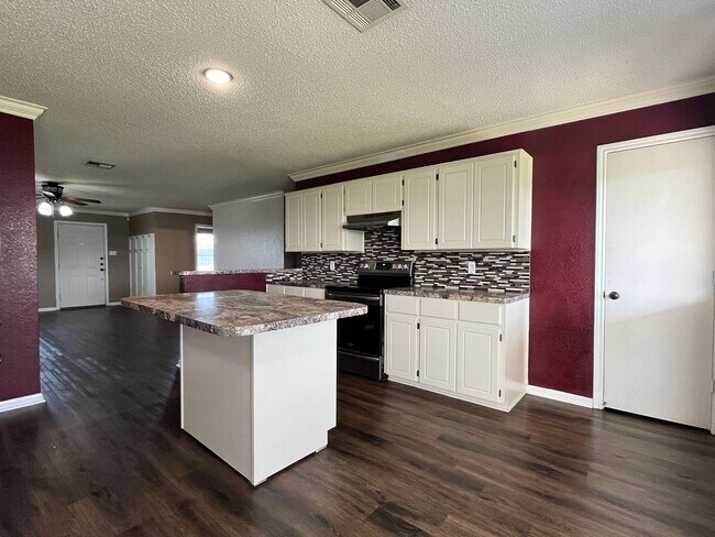 Building Photo - 4509 Lloyd Dr