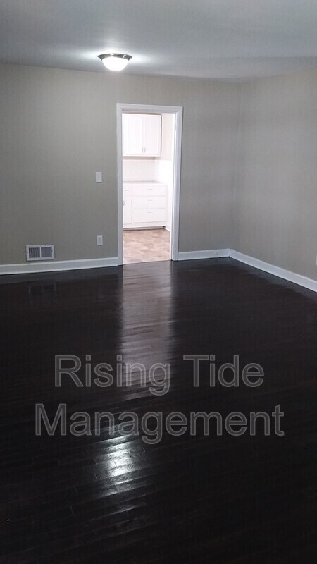 Building Photo - 605 Robison Dr