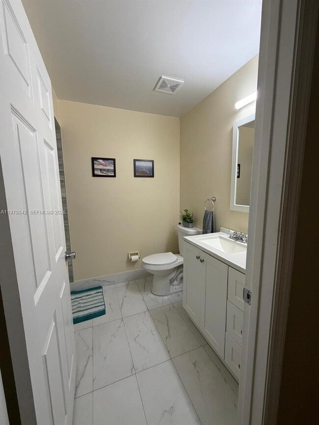 Building Photo - 2603 W 60th Pl