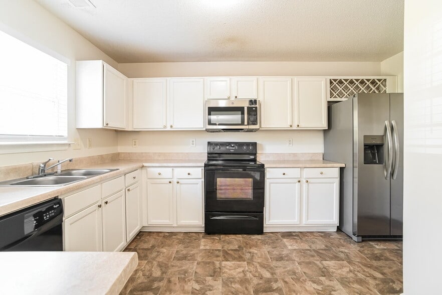 Building Photo - 6846 Squirrels Foot Ct