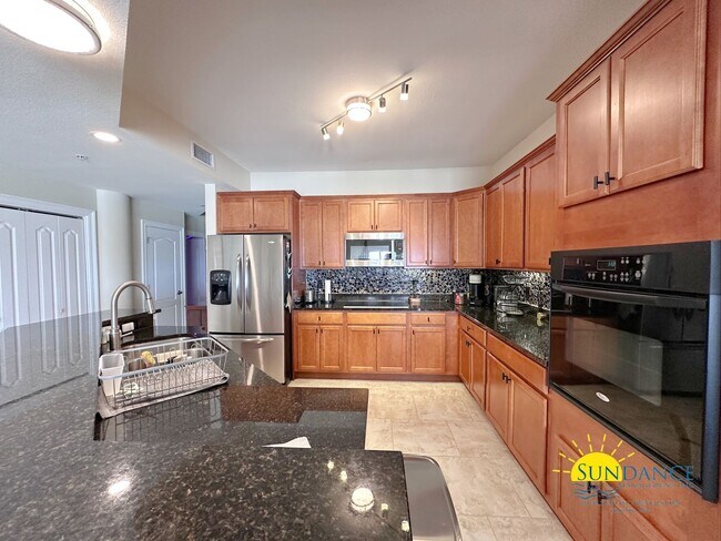 Building Photo - Stunning Waterfront 3 Bedroom Condo at Presidio Yacht Club!