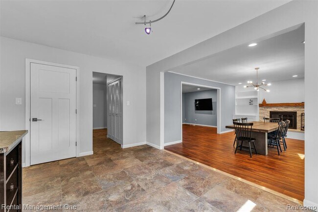 Building Photo - 3015 High Pointe Ct