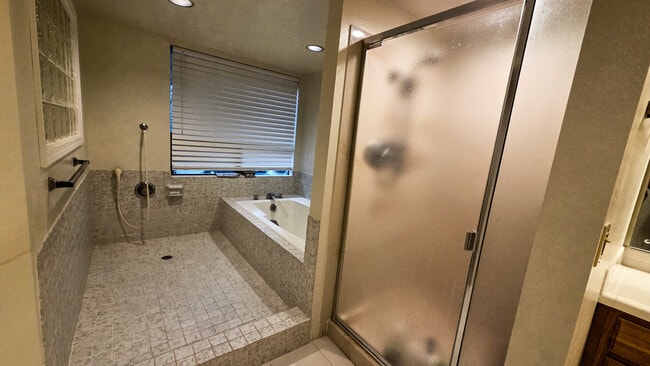 Building Photo - 11734 82nd Ave NE