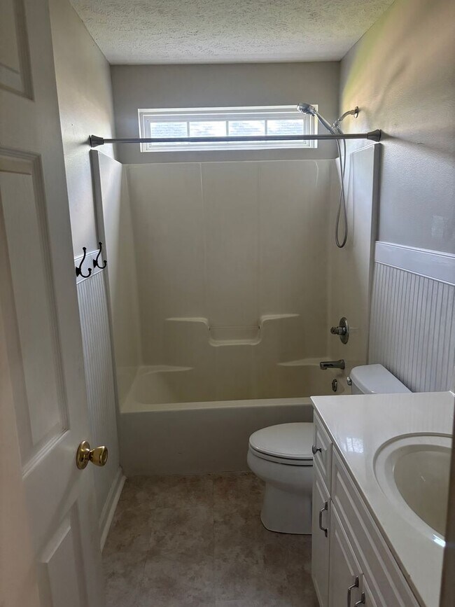 Building Photo - 549 Calbrieth Way