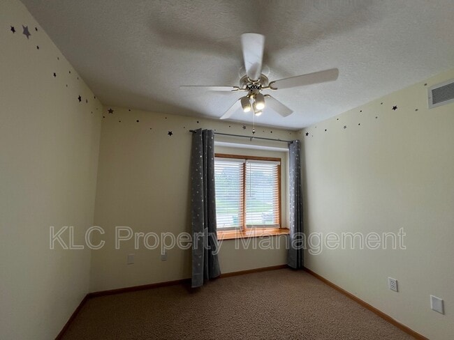 Building Photo - 918 SE Judy Dr