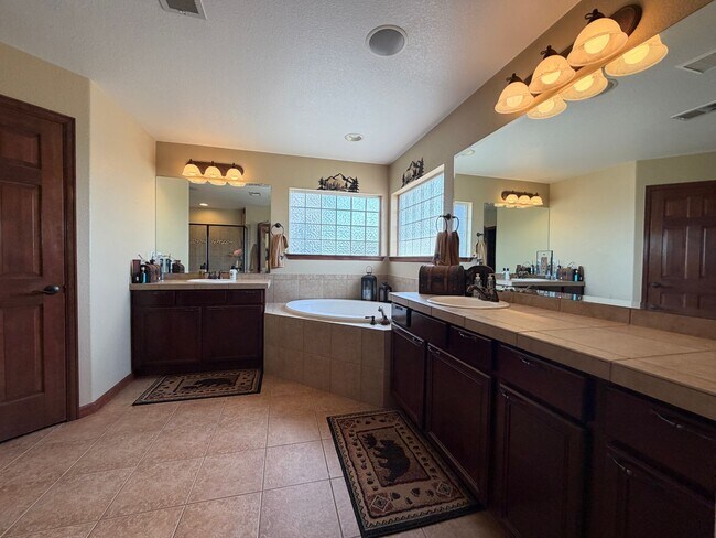 Building Photo - Luxury Furnished Executive Home with Entertainers Basement, Trex Deck & 3-Car Garage
