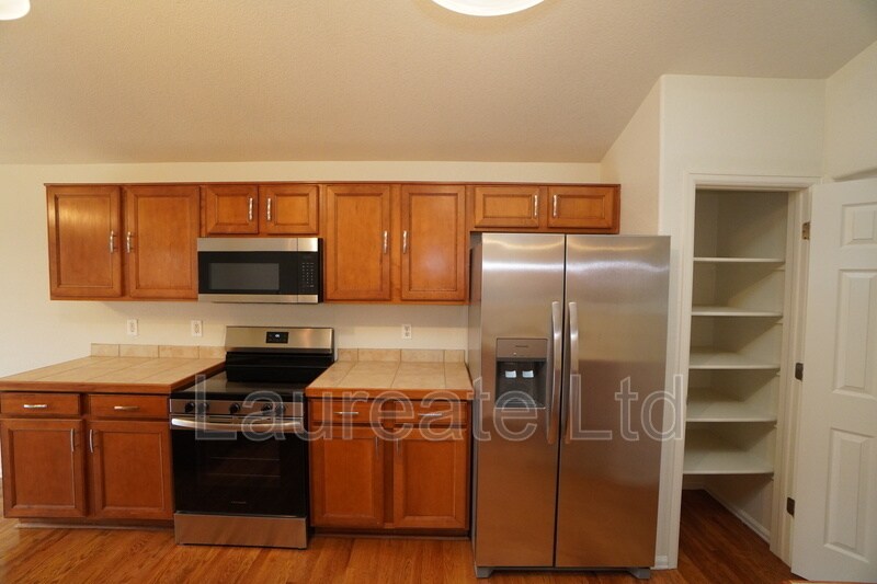 Building Photo - 10027 Idalia St