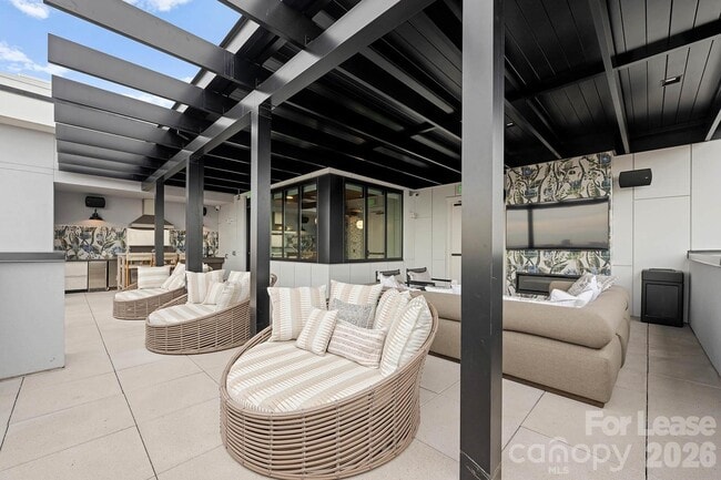 Building Photo - 2025 Cleveland Ave