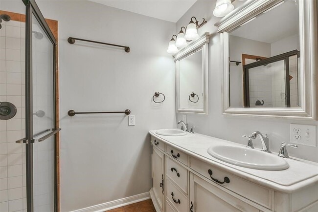 Building Photo - 22 Lyncrest Dr