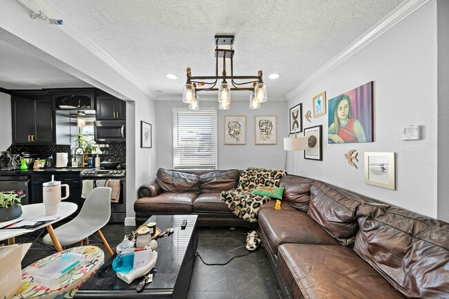 Building Photo - 609 Sealy Ave