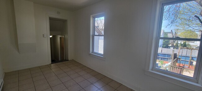 Building Photo - 217 Pen Argyl St