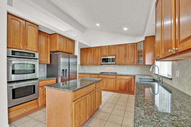 Building Photo - 705 Witchhazel Ct
