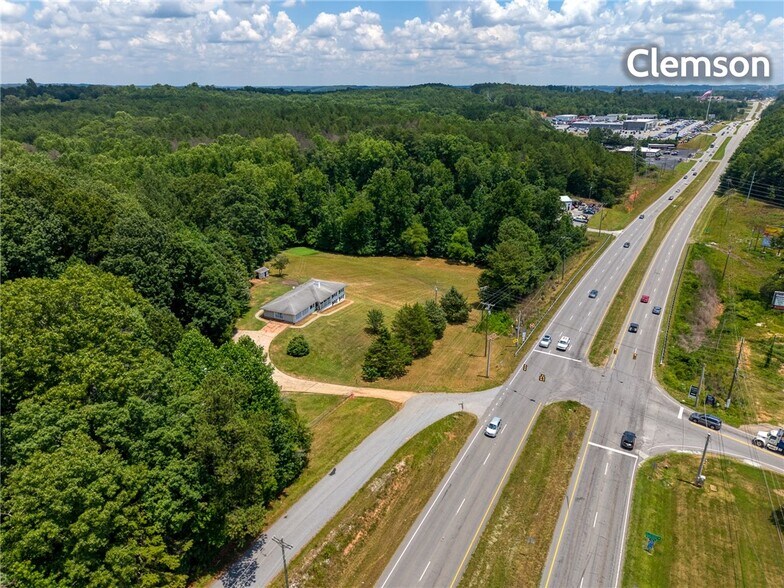 Building Photo - 10695 Clemson Blvd