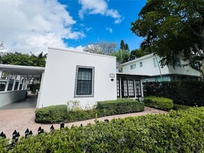 Building Photo - 1407 SE 2nd St