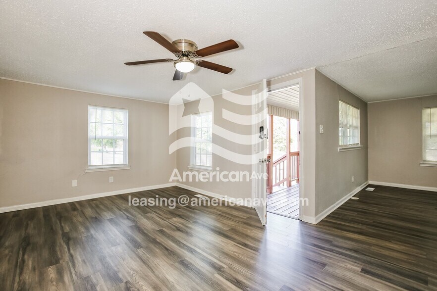 Building Photo - 2900 S Main St