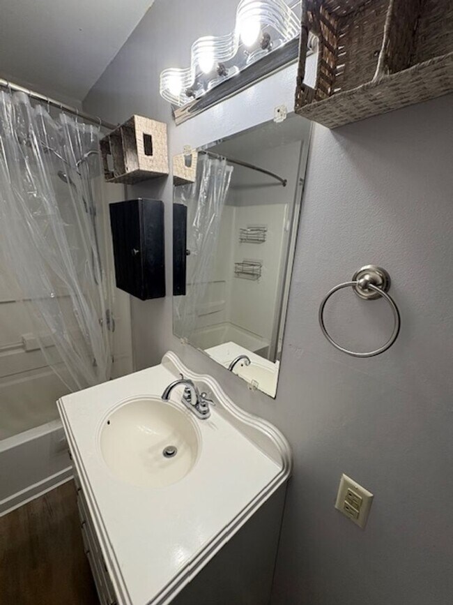 Building Photo - 3 Bedroom, 1 1/2 Bath Home in Huber Heights