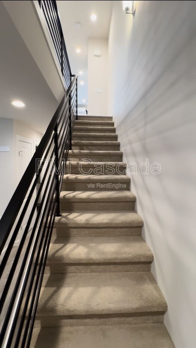 Building Photo - 9227B 16th Ave SW