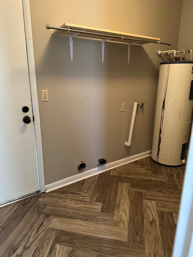 Building Photo - 2211 Shannondoah Dr