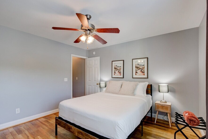 Building Photo - 617 Lake Forest Road